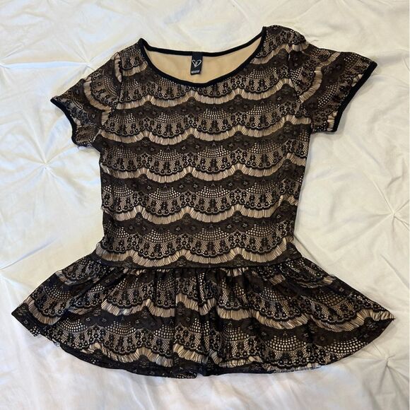 Windsor Women's Black Lace Layered Crew Neck Short Sleeve Peplum Top Size Medium - Picture 1 of 8